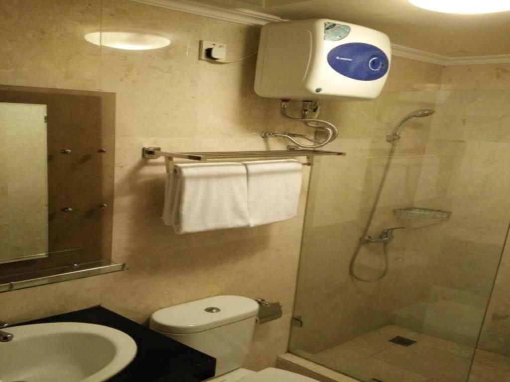 Great Western Hotel & Resort Serpong - Tangerang Bagian luar foto