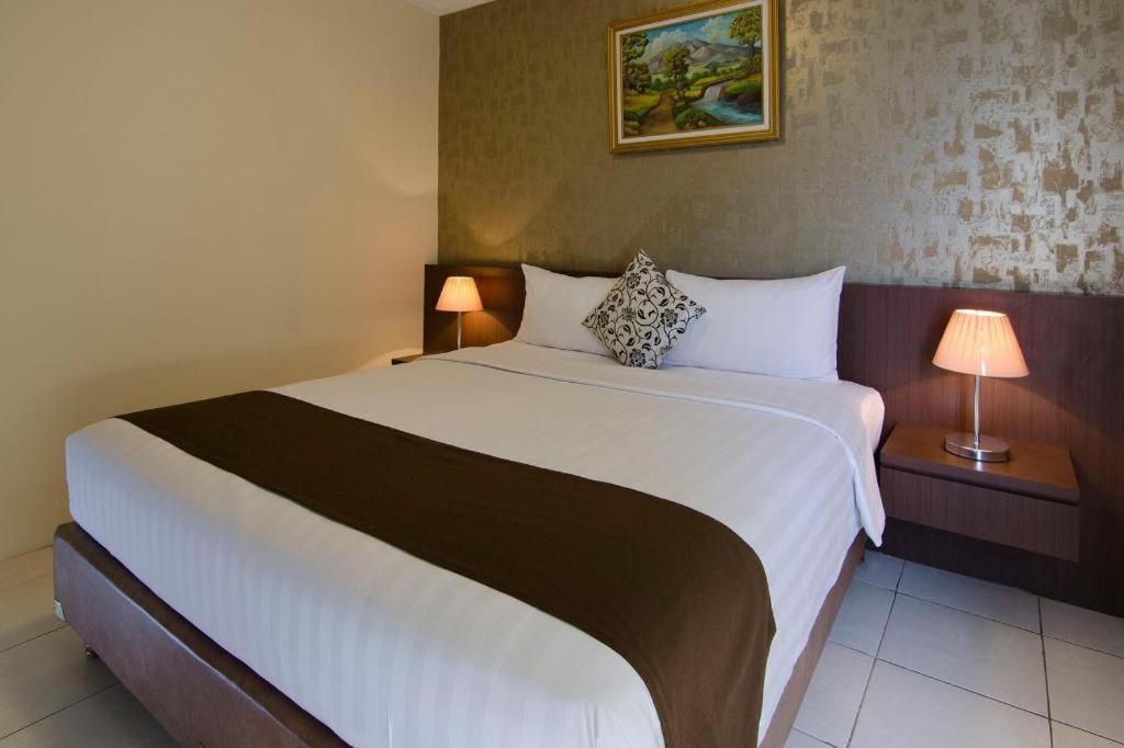 Great Western Hotel & Resort Serpong - Tangerang Bagian luar foto