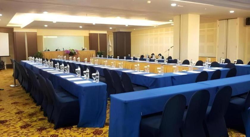 Great Western Hotel & Resort Serpong - Tangerang Bagian luar foto